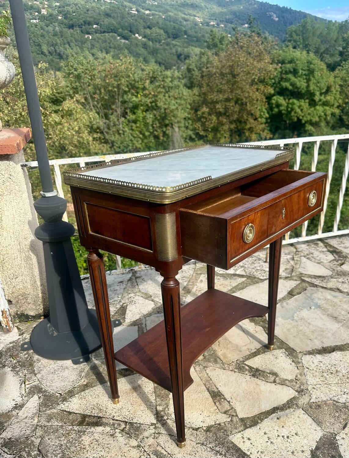 Small console in mahogany and gilded bronze, Louis XVI style. 19th century period.