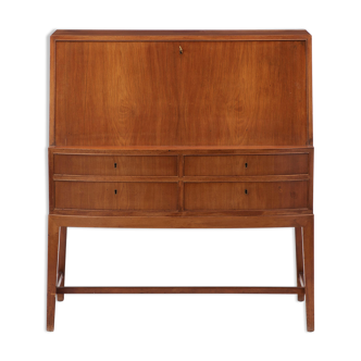 Bureau avec quatre tiroirs et feuille d’écriture