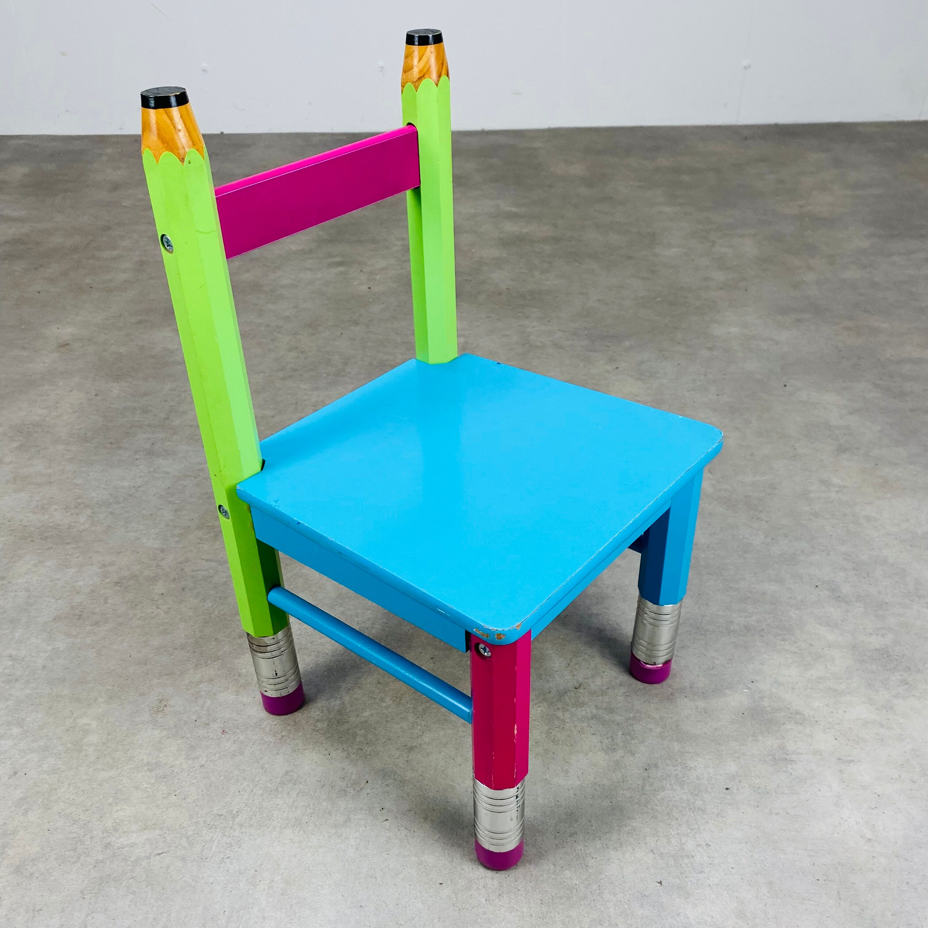 Pierre Sala desk and pencil chair for children