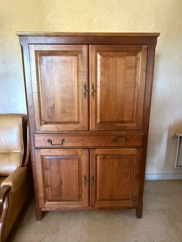 Solid wood TV cabinet