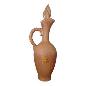 Sandstone pitcher