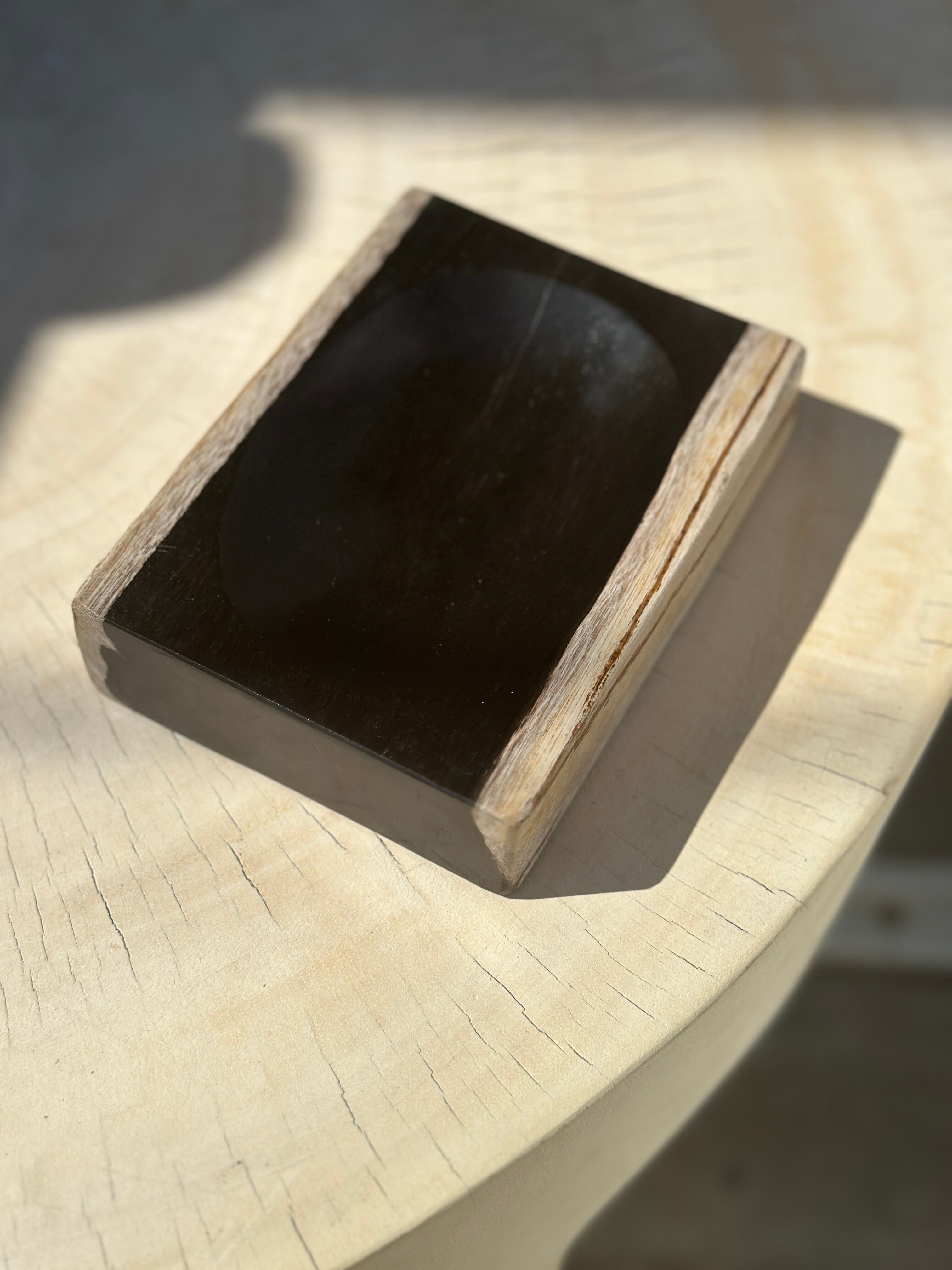Porte savon en bois pétrifié bandes blanches de chaque côté