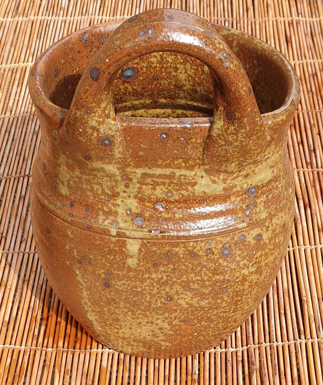 Stoneware utensil pot