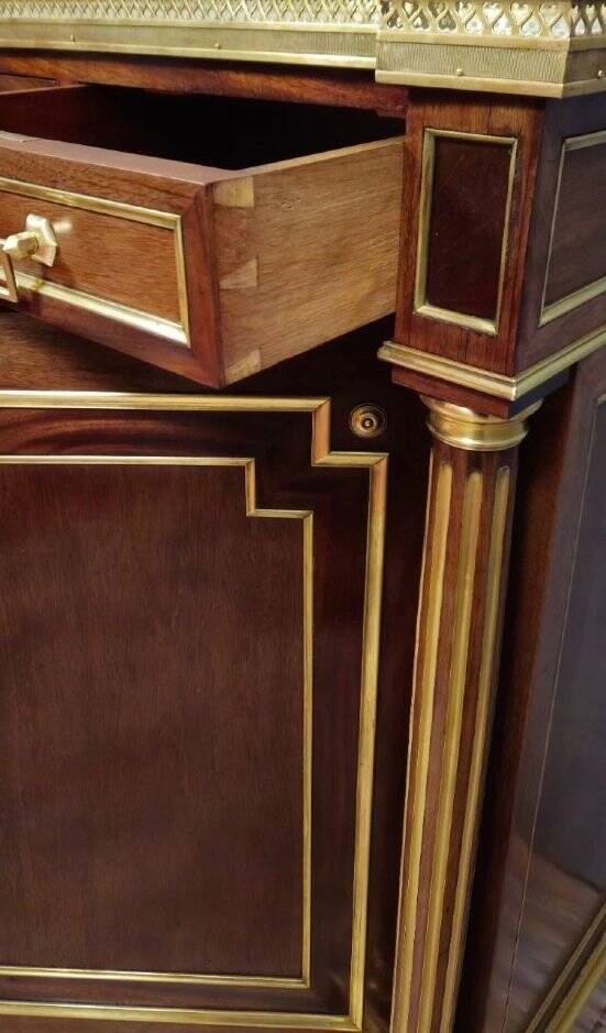 Important mahogany support table with gilded bronze – Marble top