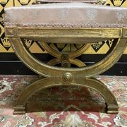 Chaise curule dorée