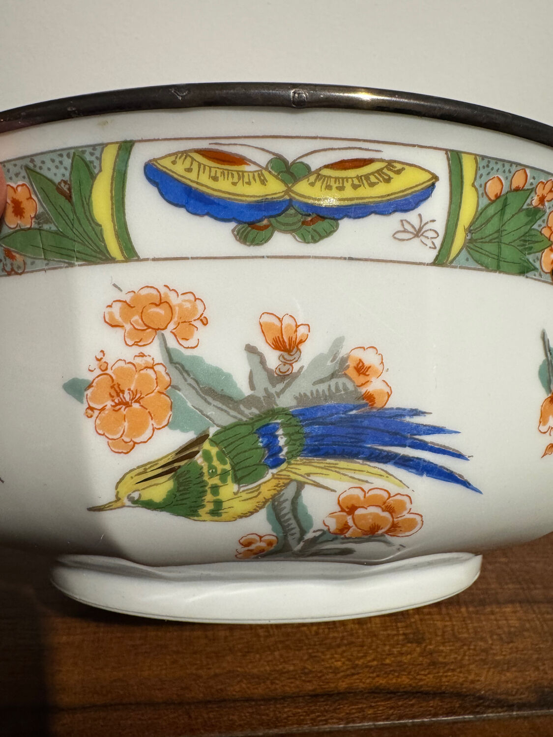 Shallow porcelain plate from Limoges Raynaud, bird decoration.