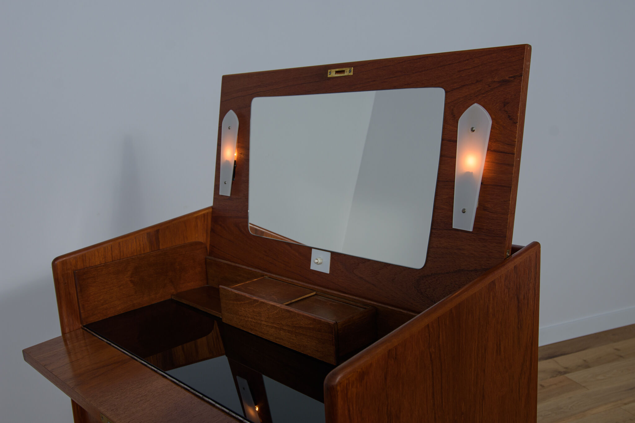 Coiffeuse danoise en teck du milieu du siècle, années 1960