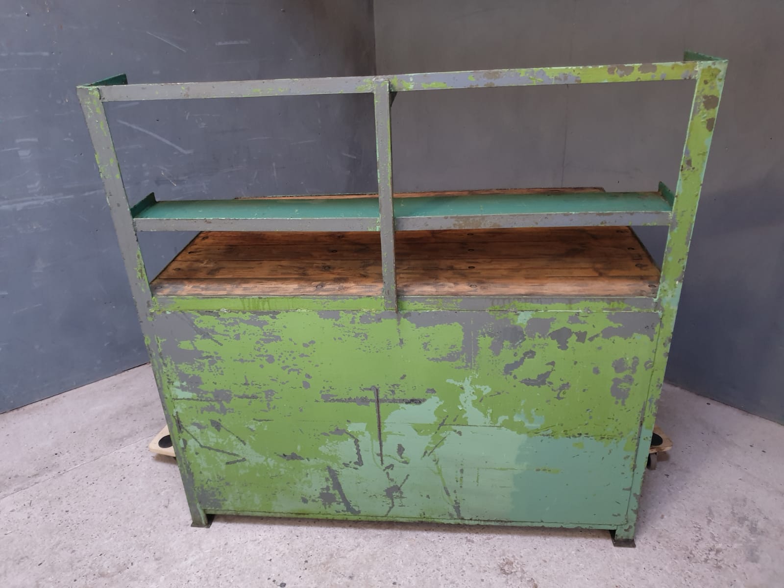 Industrial workbench, work table, desk green