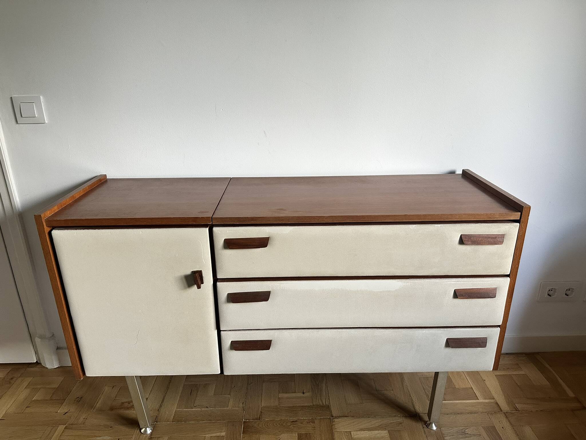 Regy dressing table