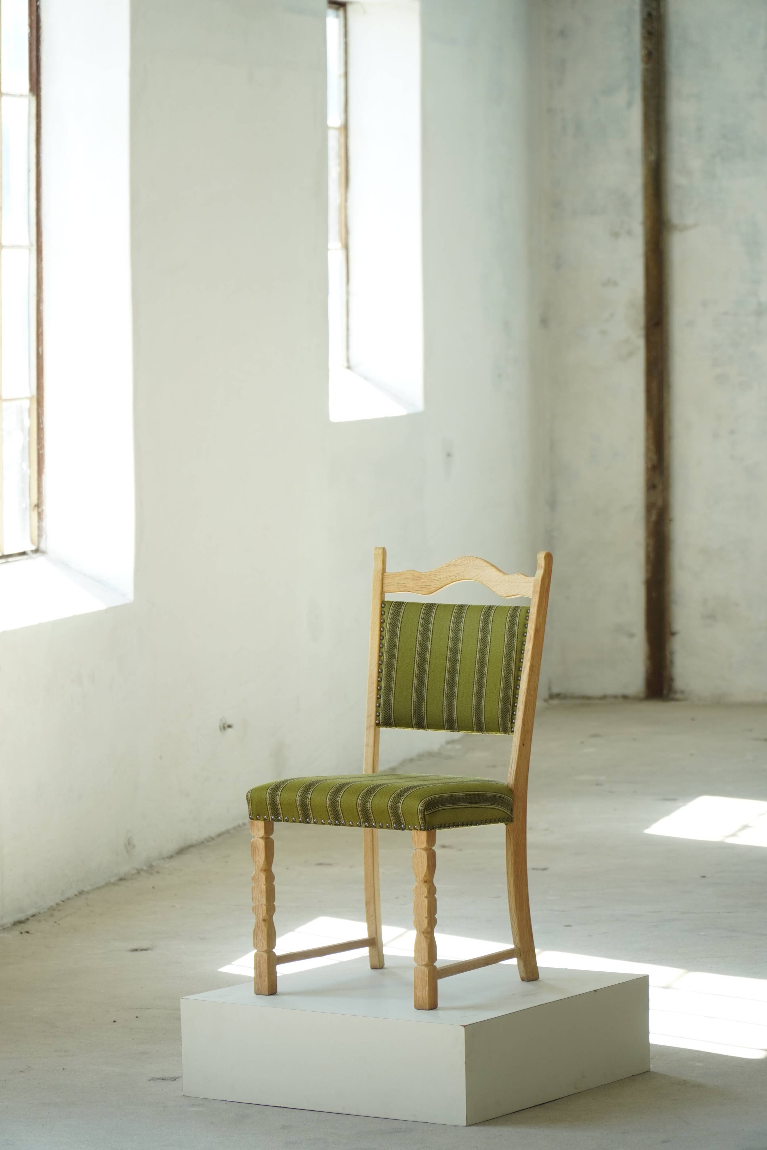 Danish "Mid-Century Modern" style, set of 8 dining chairs in oak signed by Henning Kjærnulf, 1960s.
