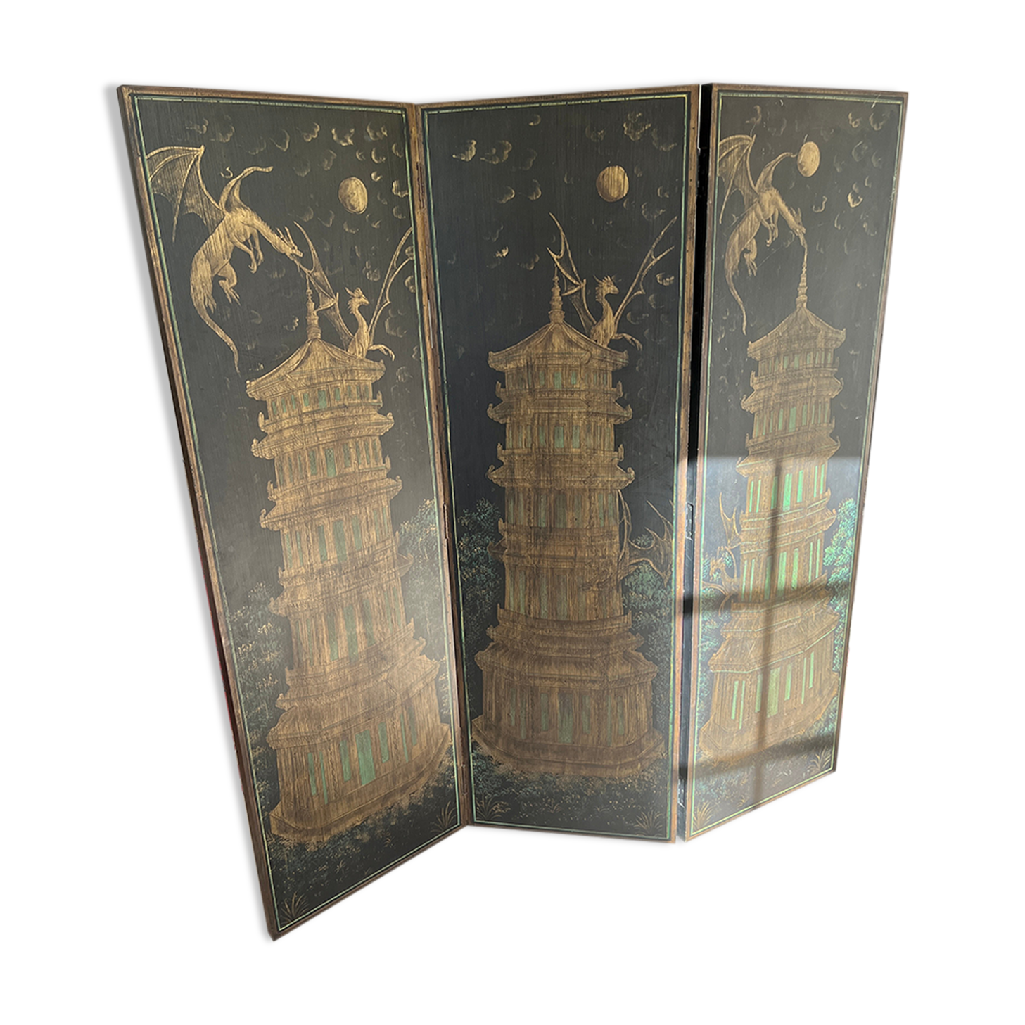 Three-leaf wooden screen