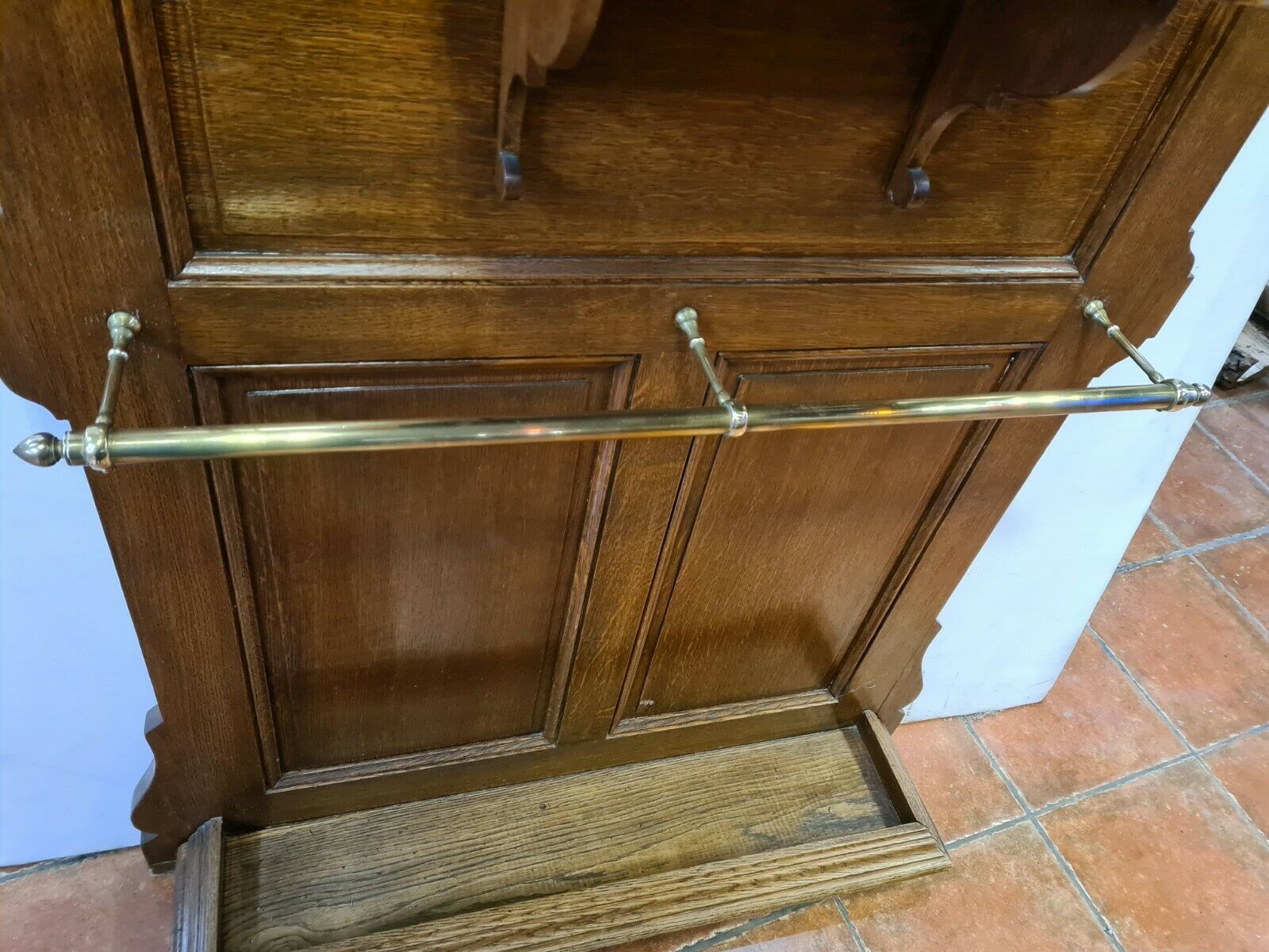 Oak wall coat rack