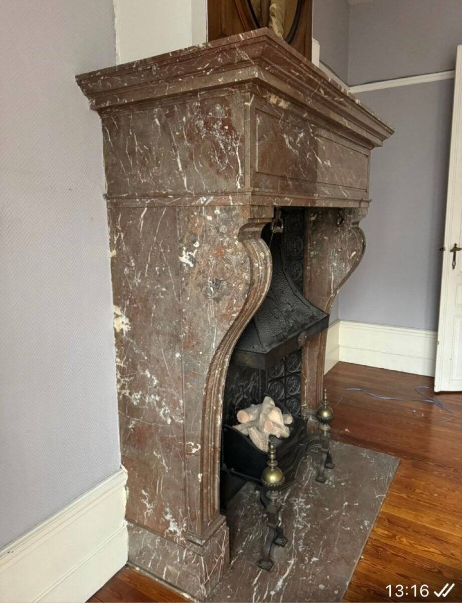 Impressive Napoleon III fireplace in Rance marble, around 1880.