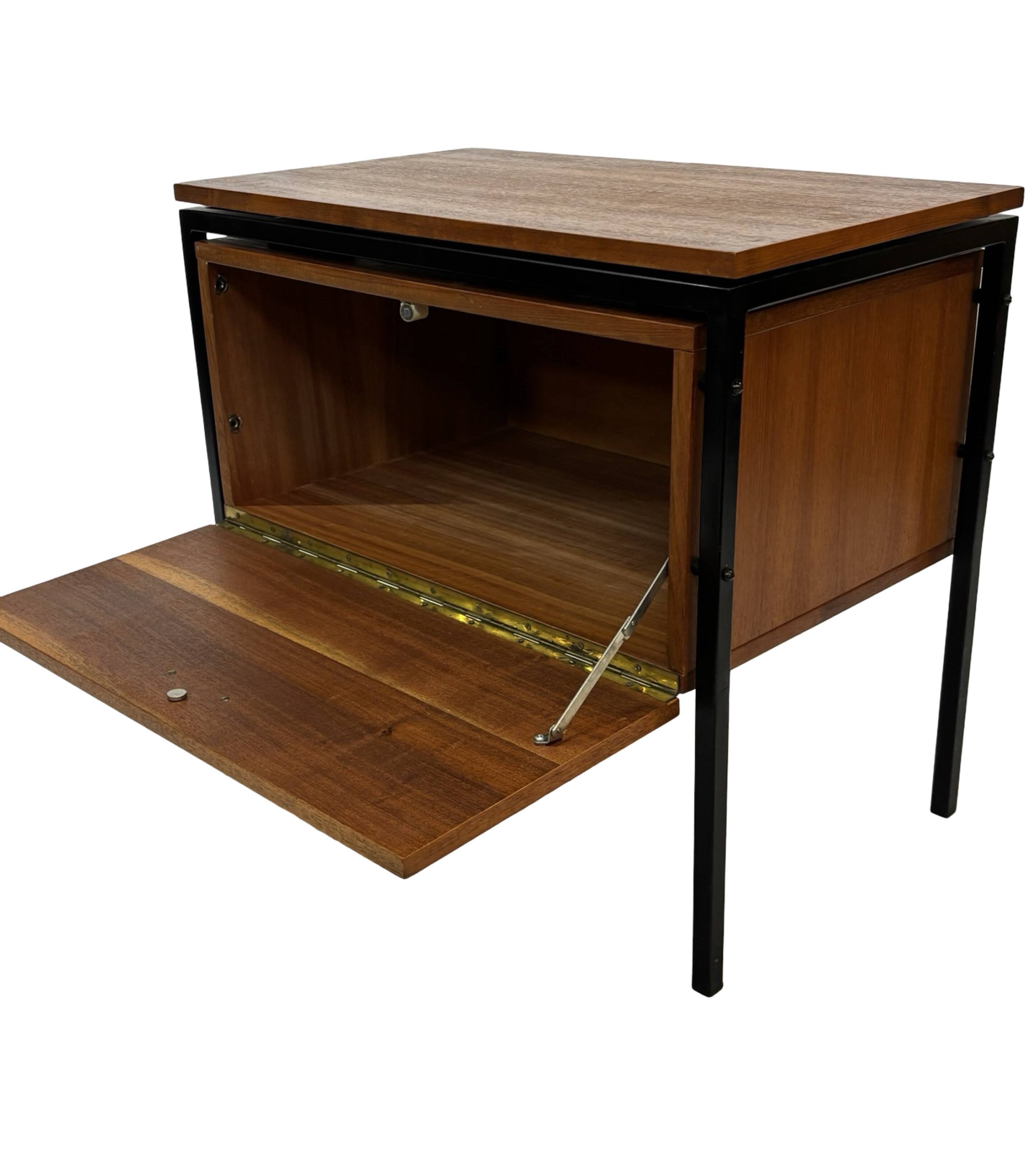 Meuble TV vintage petit format, placage teck, années 1960