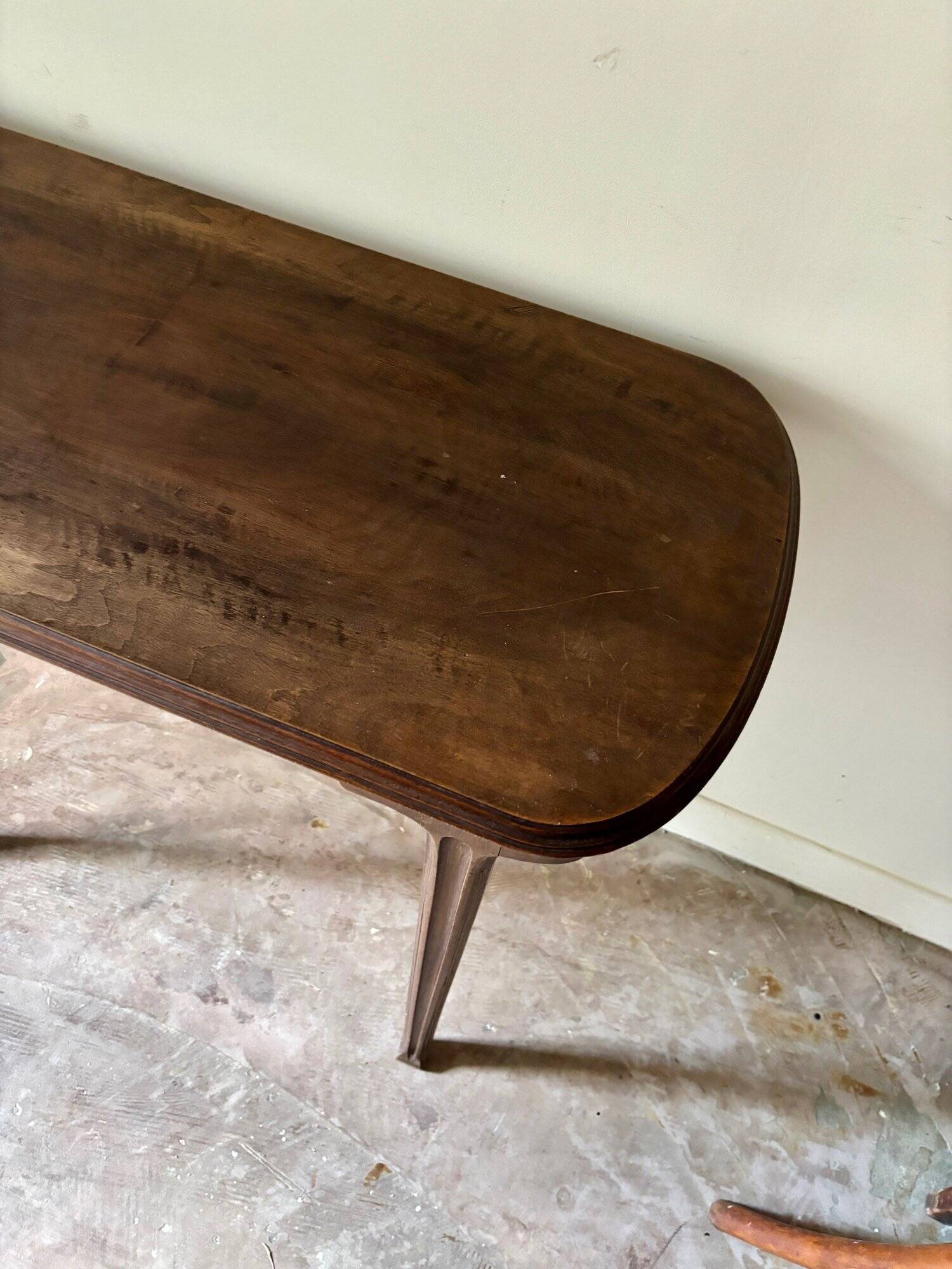 Console en bois foncé