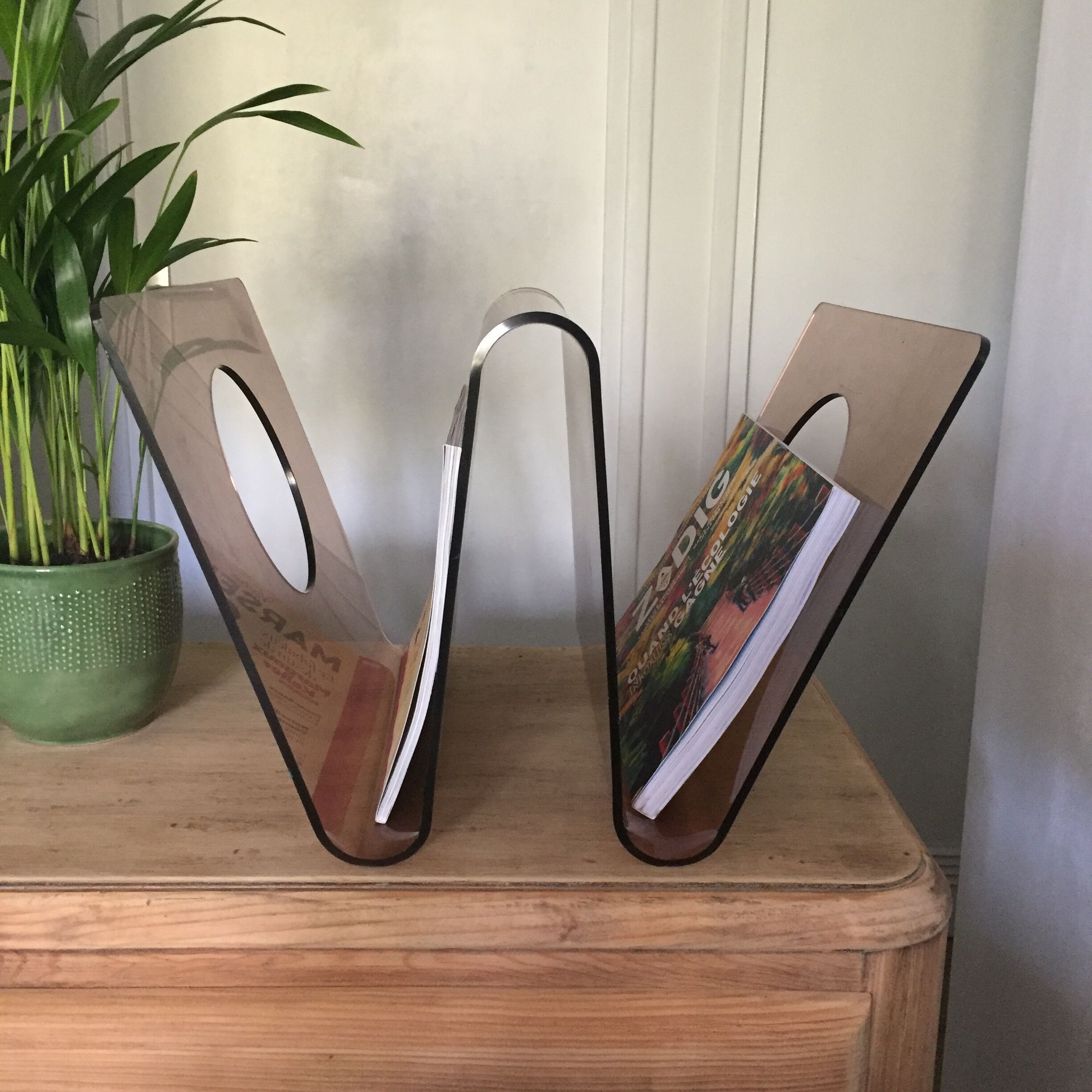Plexiglas magazine holder