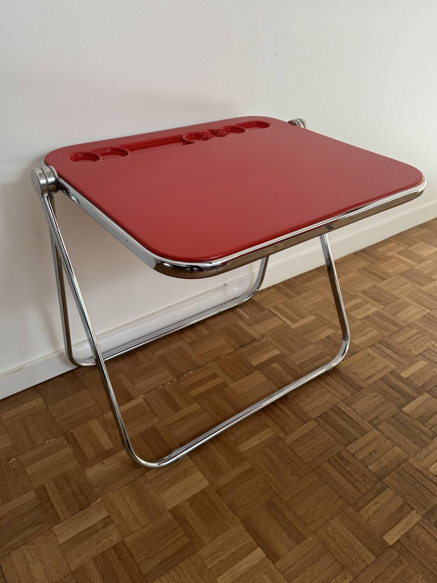 Plia desk and Plona chair by Giancarlo Piretti Anonima Castelli