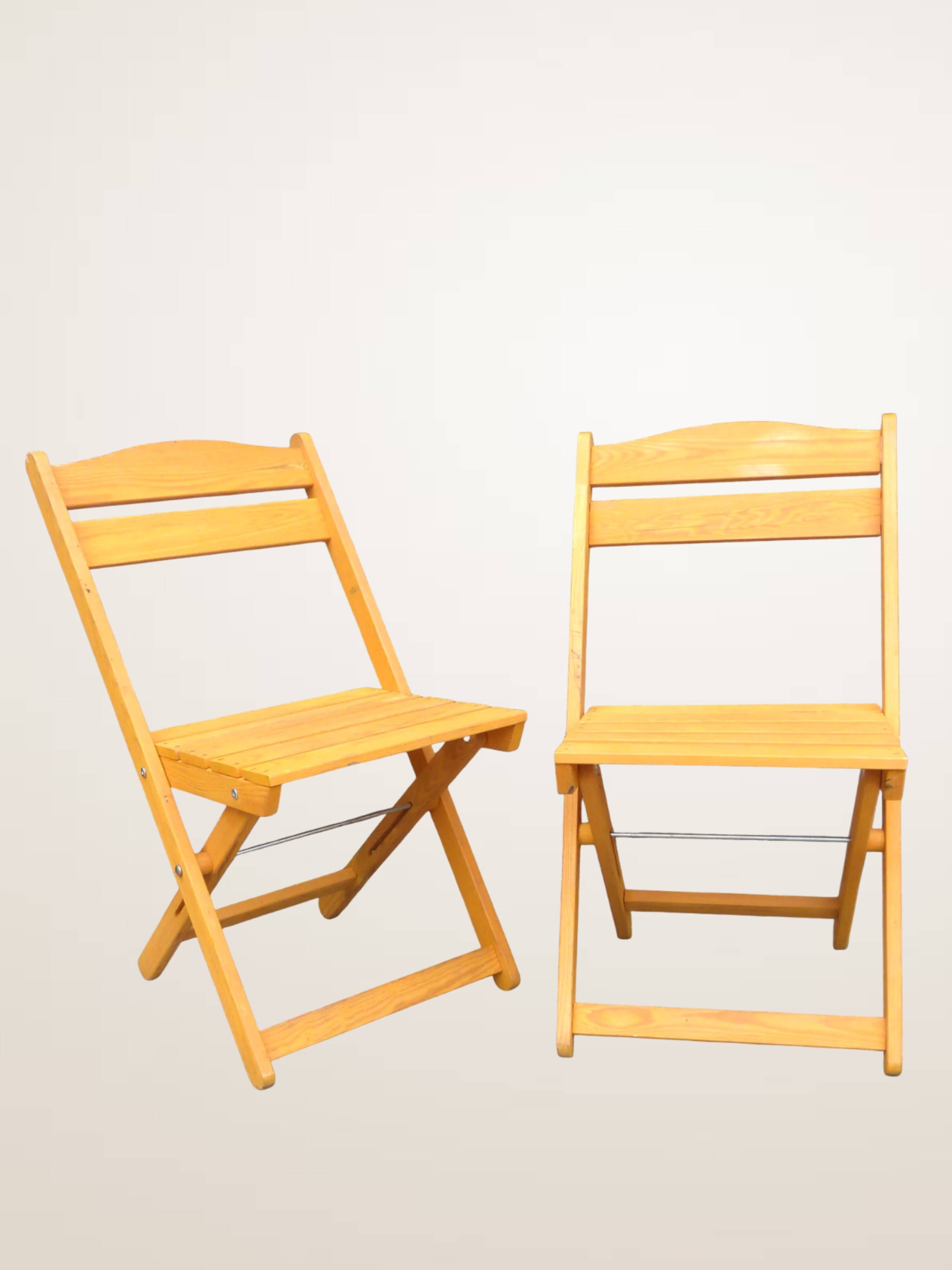 Paire de chaises pliantes en bois blond
