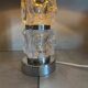 Lampe de table moderniste en verre texturé et chrome Peill & P