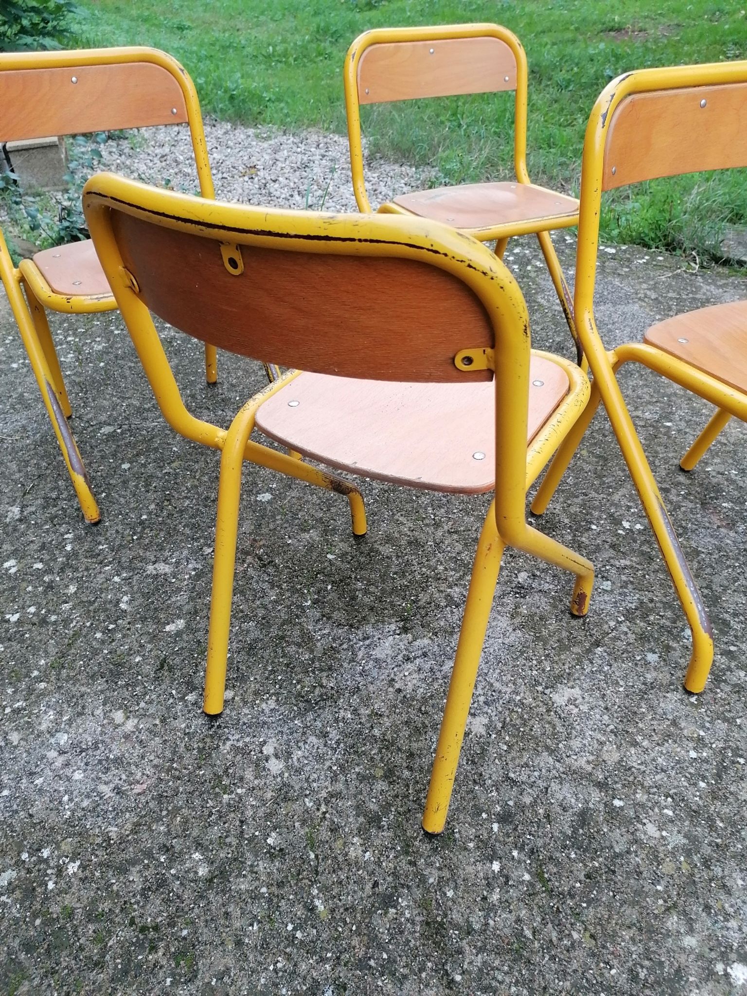 Lot de 4 chaises d'écolier vintage