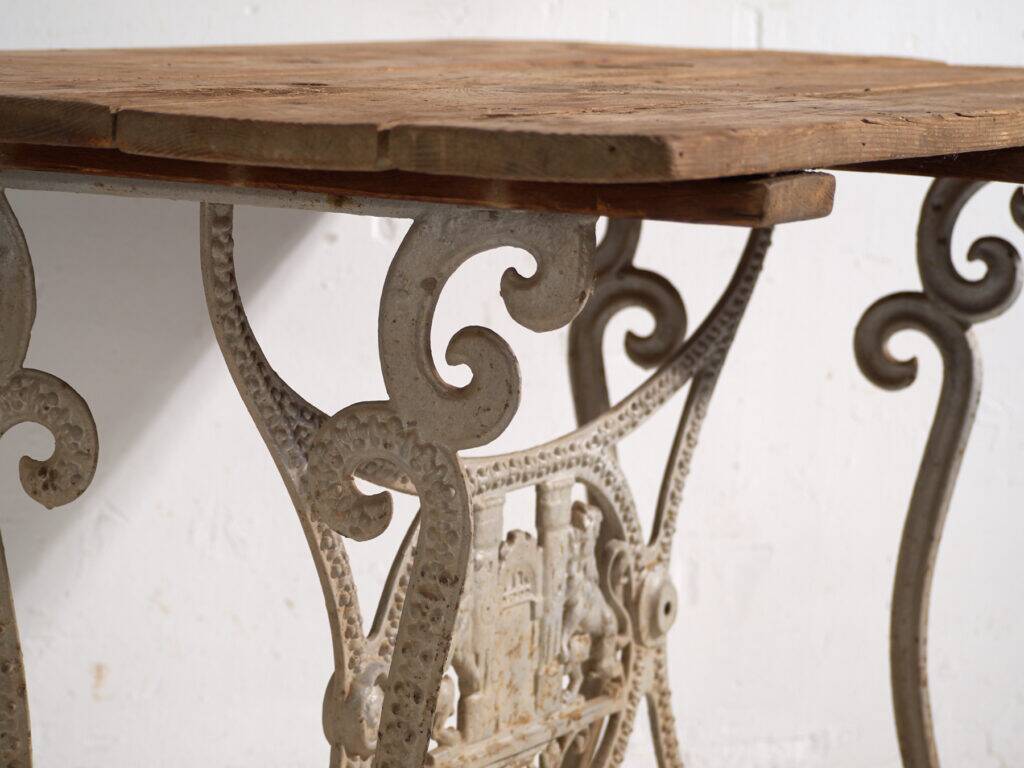 Table de jardin ancienne en fonte – Europe centrale, vers 1900