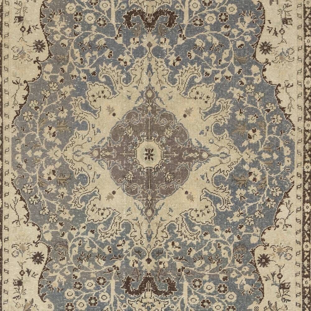 Vintage Turkish Wool Rug. Hand-Knotted Area Carpet for Country Farmhouse Decoration