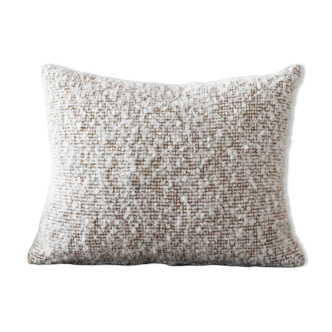 Hand-woven “Victor” cushion in linen and wool