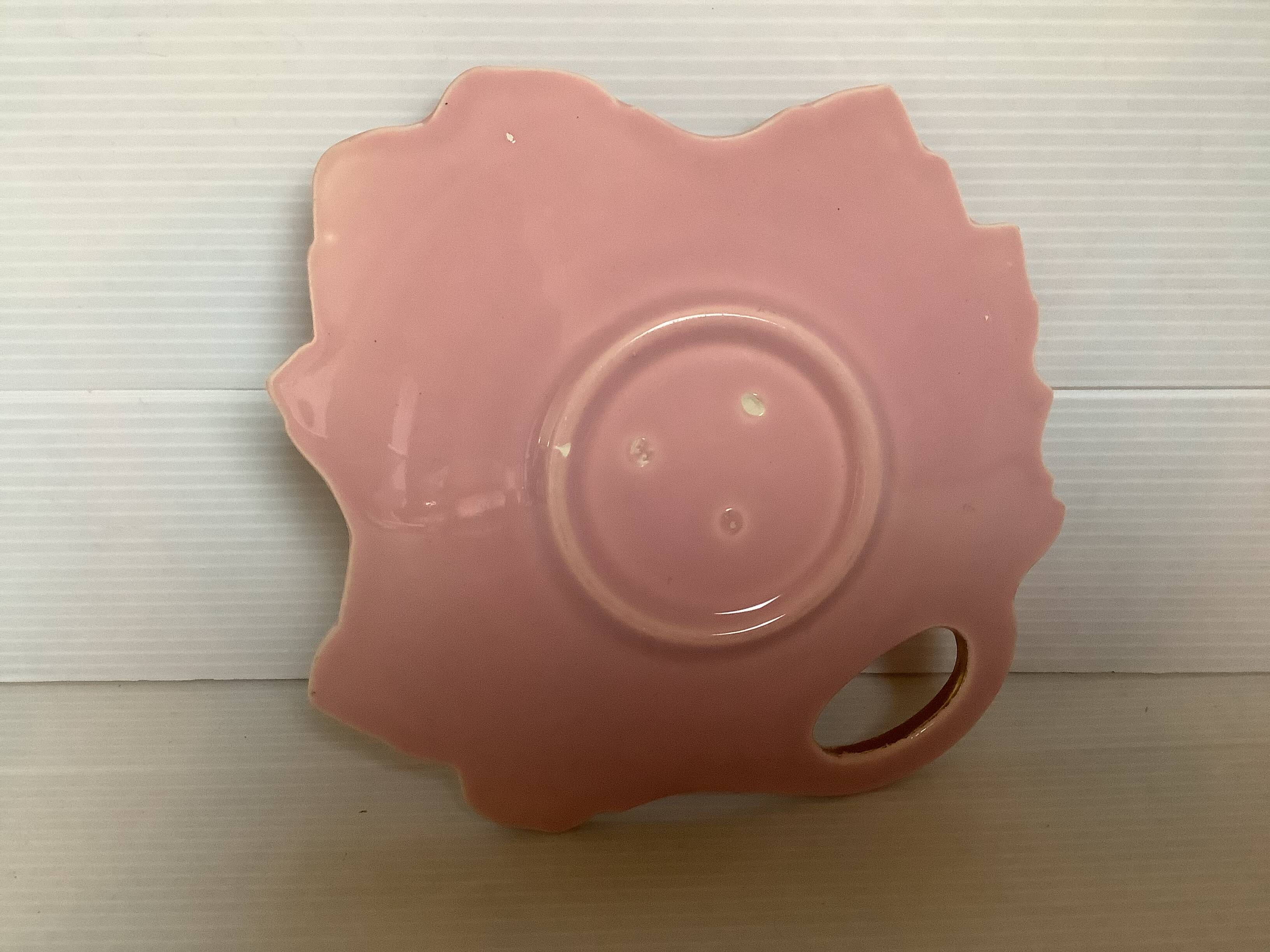 Tray, ring holder in the shape of a pink and gold leaf.