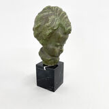 Sculpture des années 1940 sur socle en marbre par E. Patris, signée