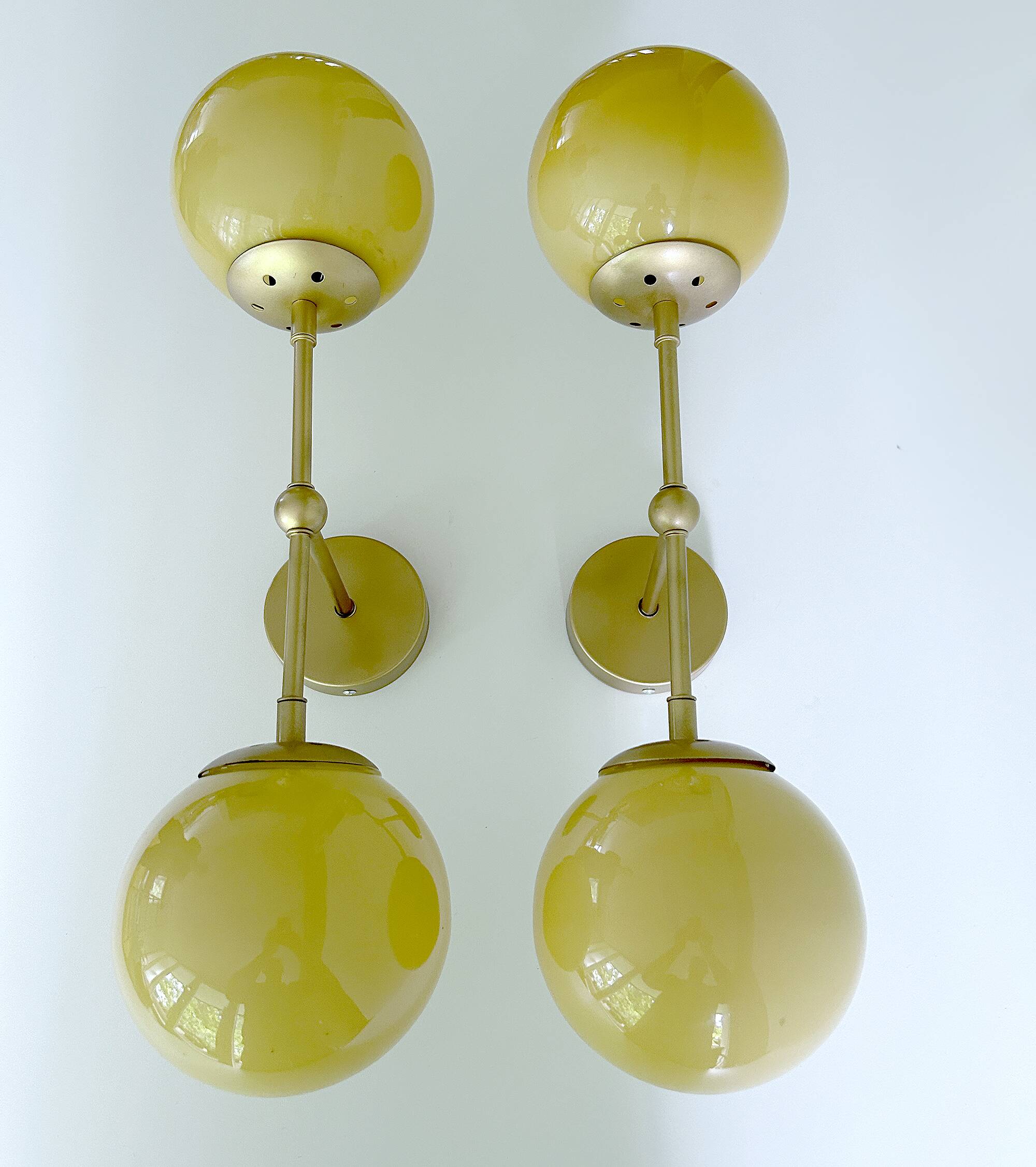 Paire de grandes appliques Art Déco en verre