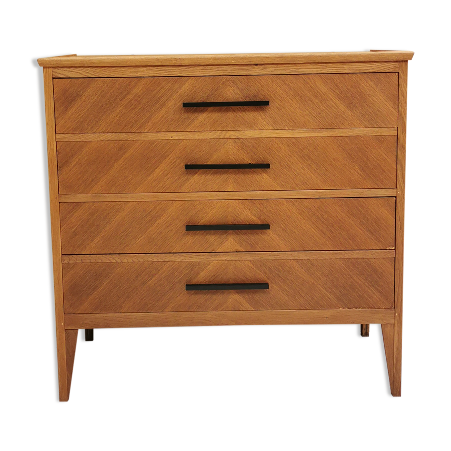 Oak chest of drawers