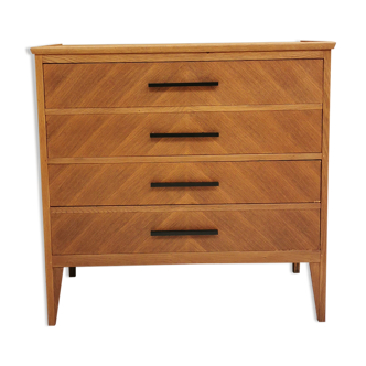 Oak chest of drawers