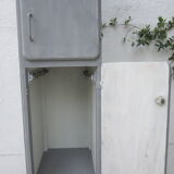 Boarding wooden wardrobe closet