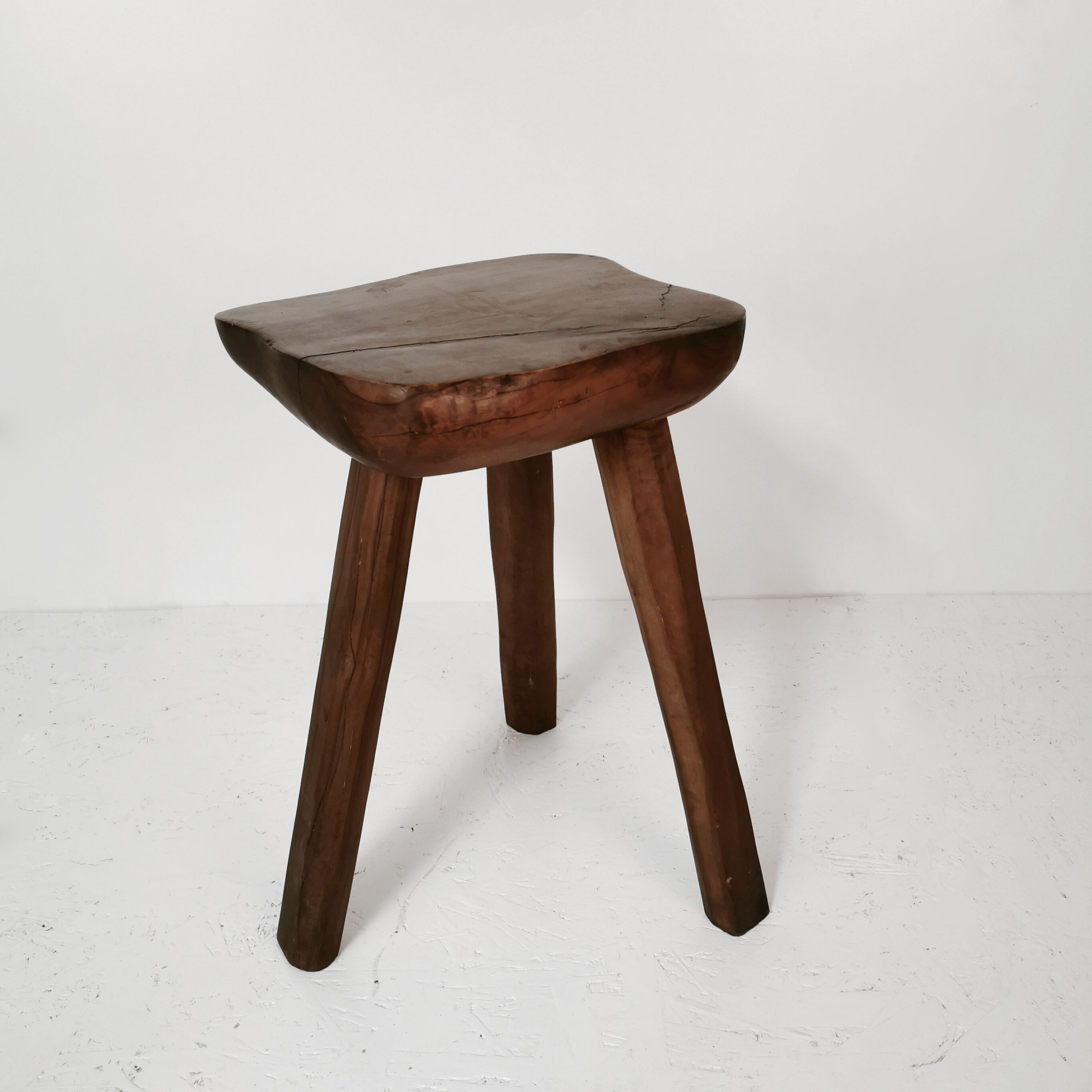 Tripod tabouret in massive olivier