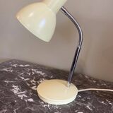 Articulated desk lamp