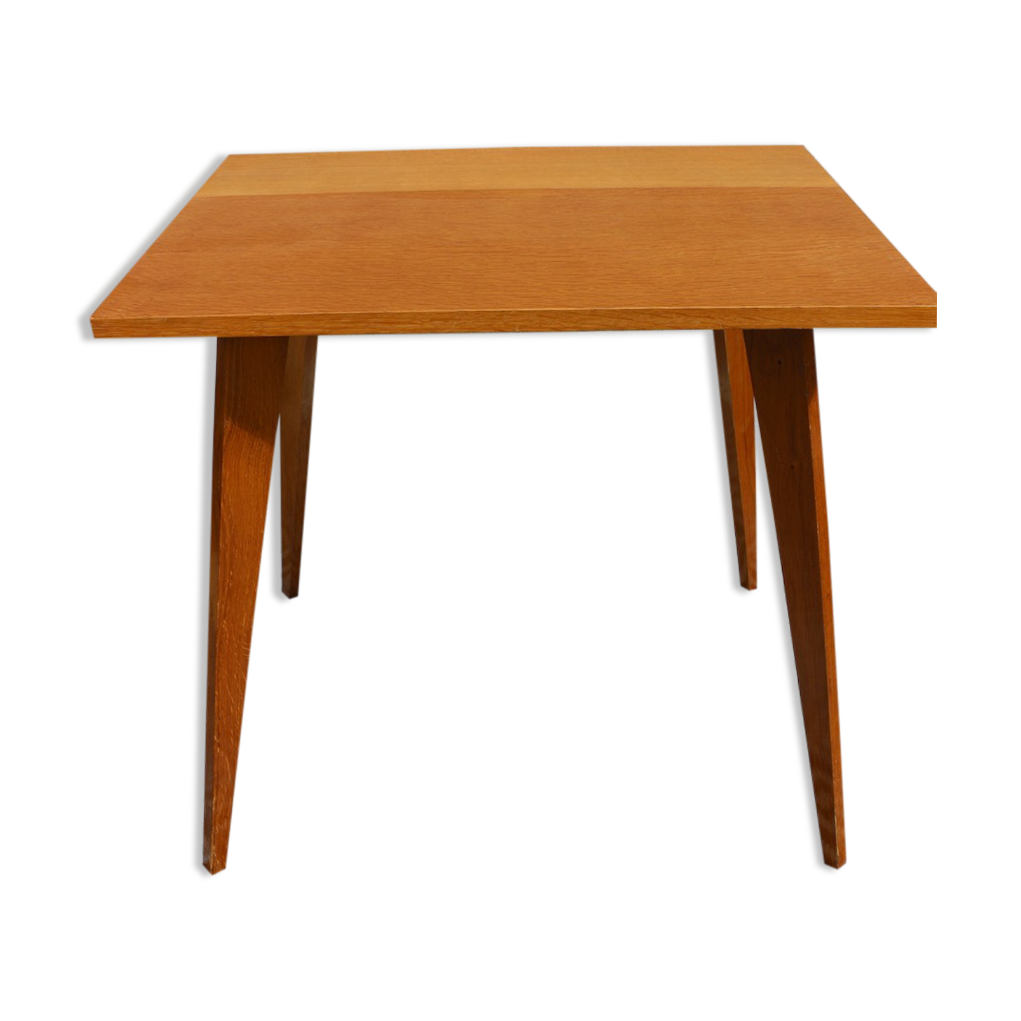 Table d'appoint de style scandinave à pieds en fuseaux
