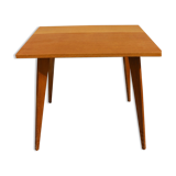 Table d'appoint de style scandinave à pieds en fuseaux