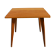Table d'appoint de style scandinave à pieds en fuseaux