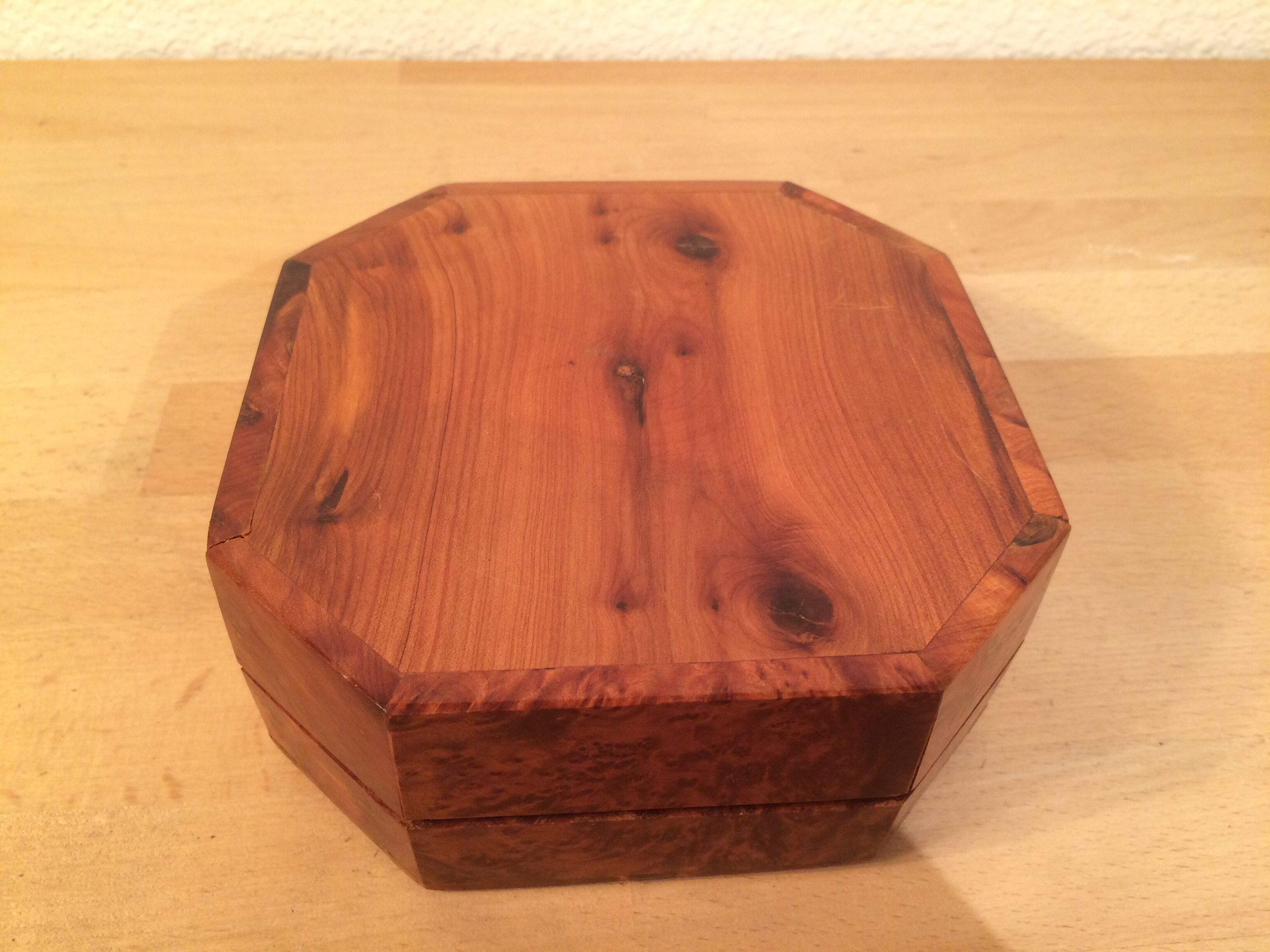Boîte à bijoux en bois et marqueterie