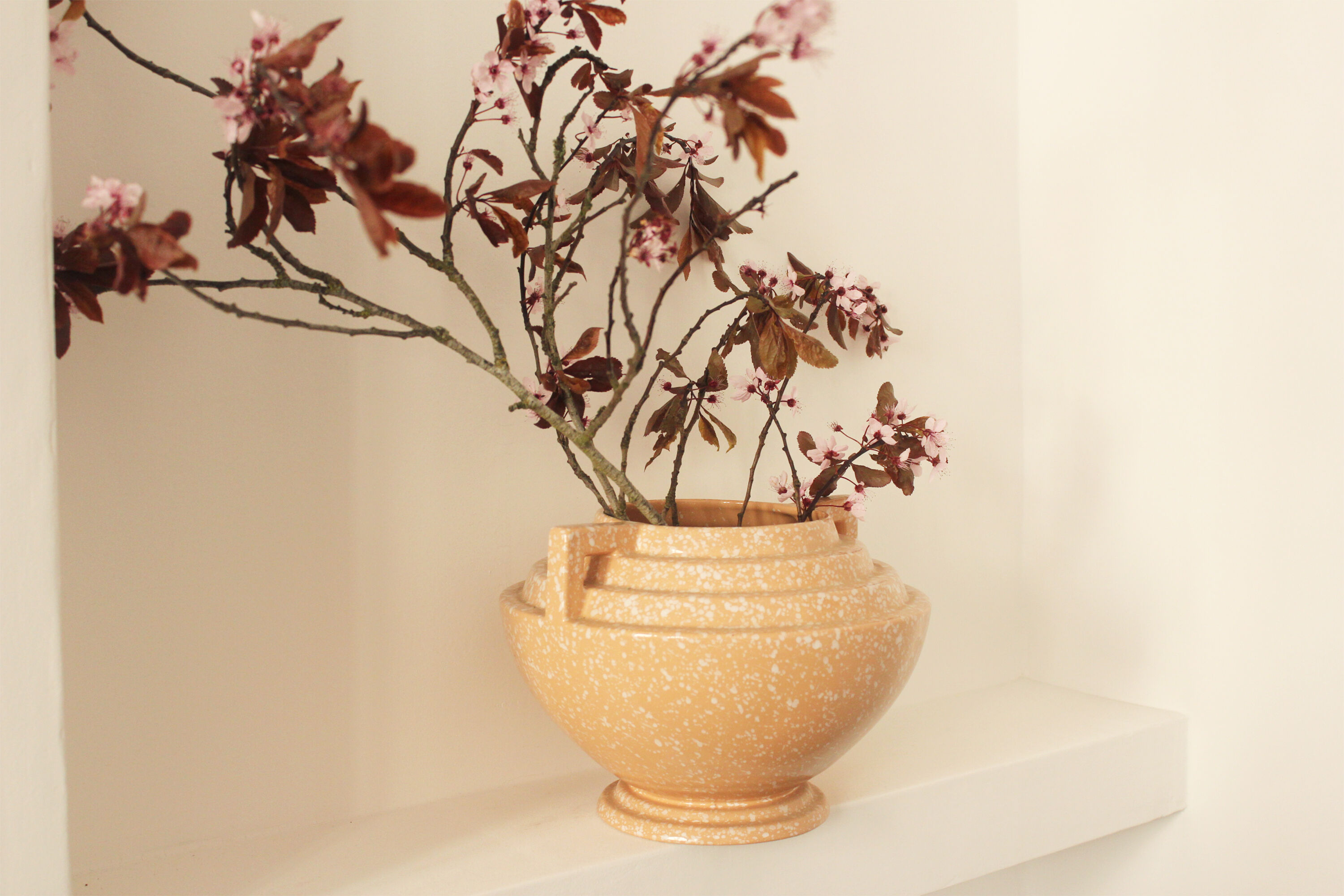 Vase original rose pâle moucheté de blanc