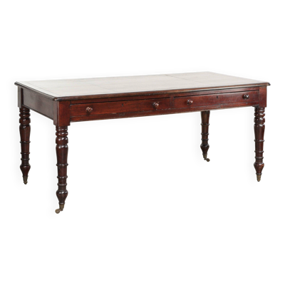 Bureau d'écriture anglais ancien de la fin du 19e siècle avec une couleur chaude.