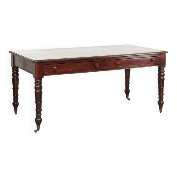 Bureau d'écriture anglais ancien de la fin du 19e siècle avec une couleur chaude.