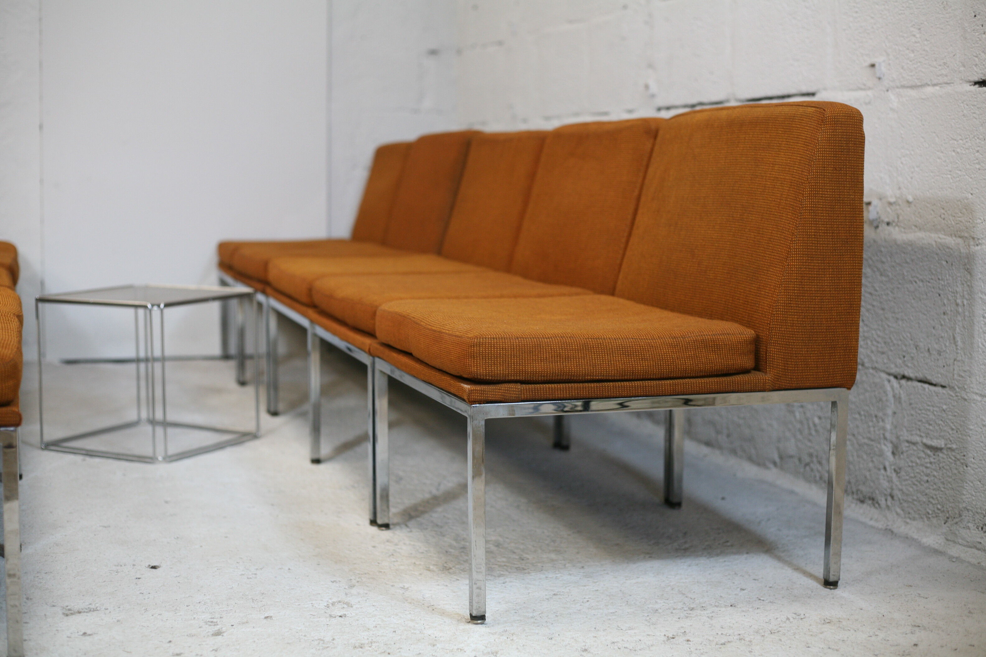 Ensemble de 10 chauffeuses de Louis Baillon, édition Planforms formant canapé modulable, circa 1950