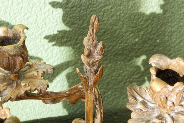 Paire de bougeoirs en bronze, rocaille, 2 feux