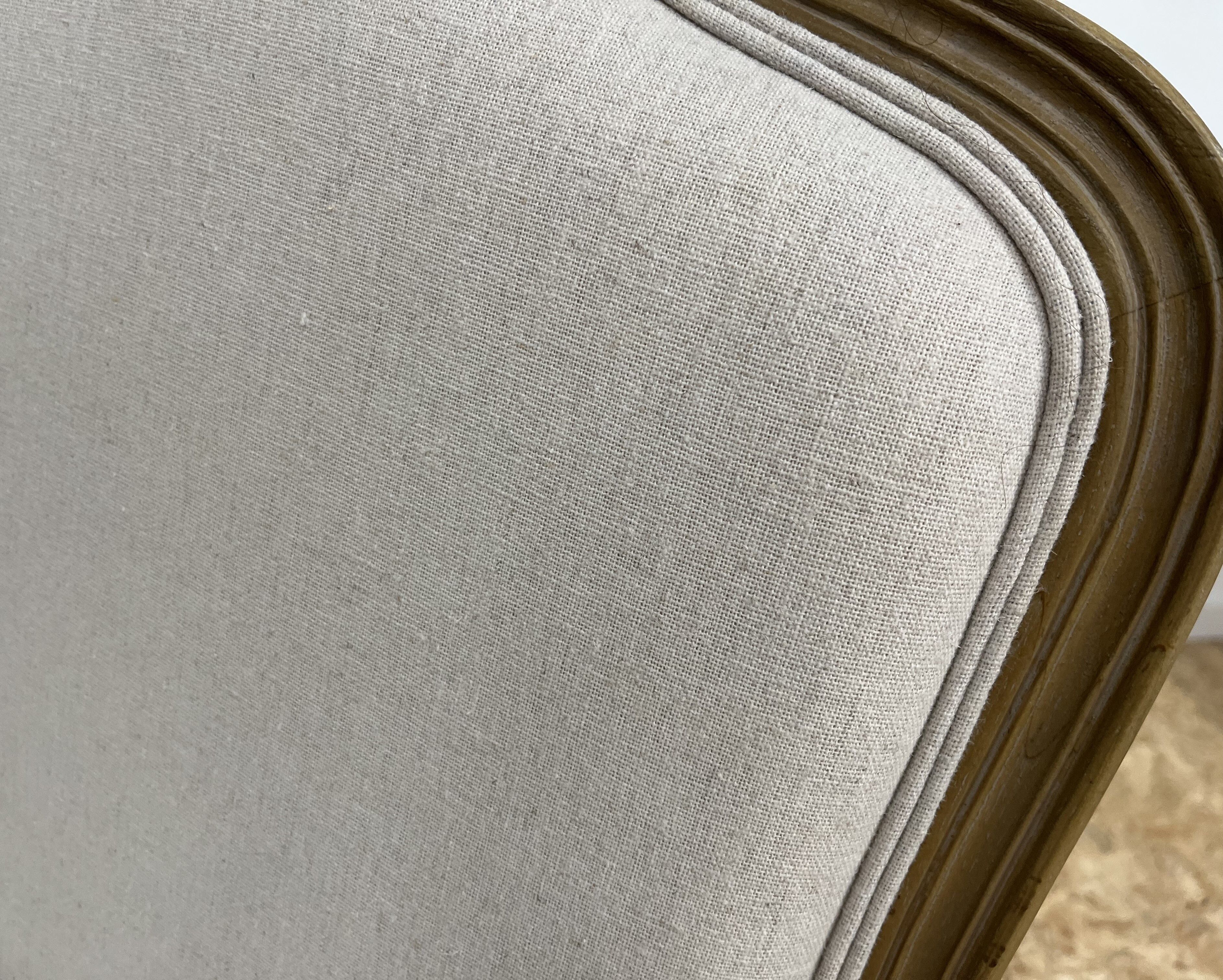 Shepherdess armchair in wood and natural linen