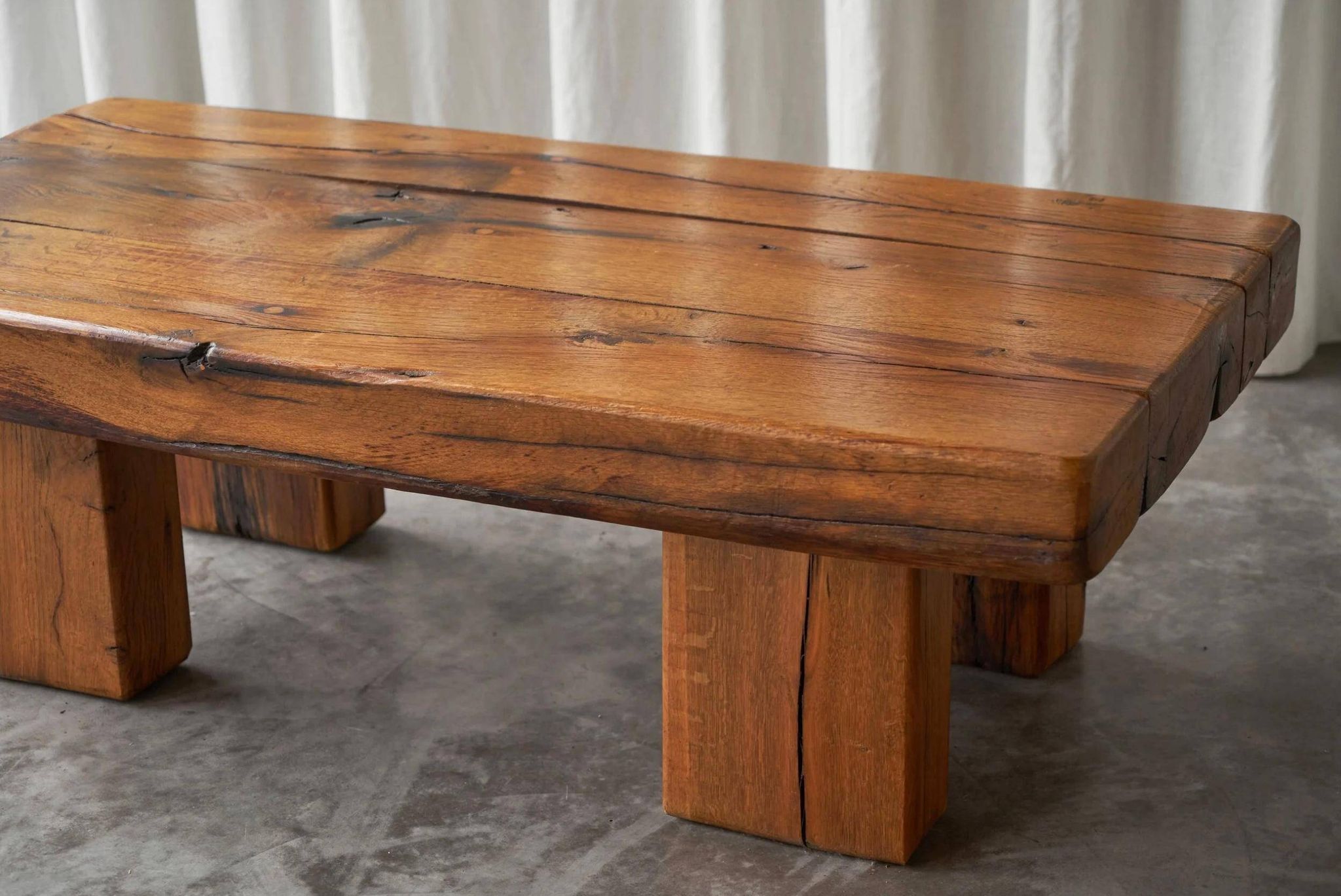 Table basse brutaliste en chêne massif - années 20