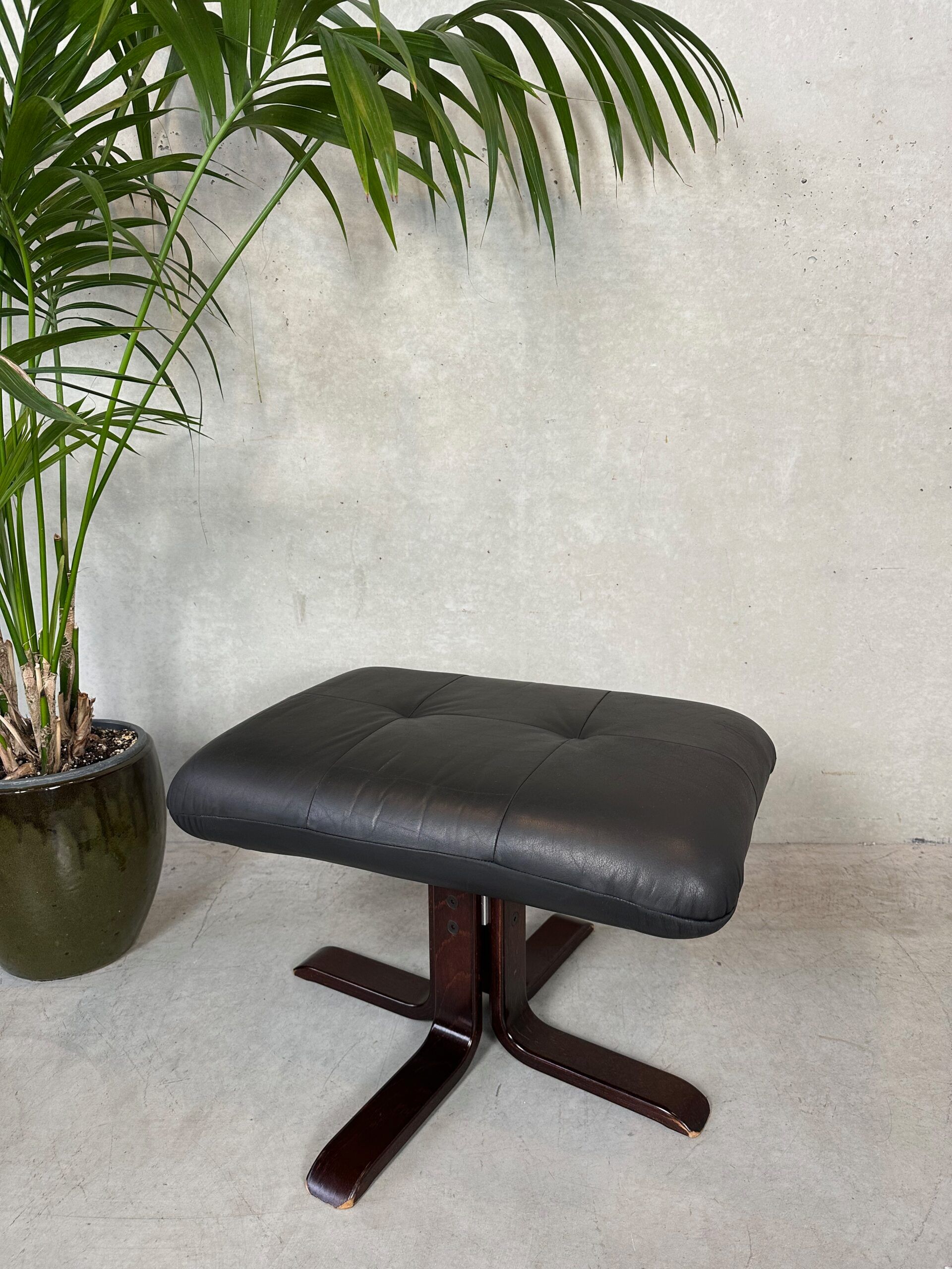 Vintage ottoman – Footstool / Stool