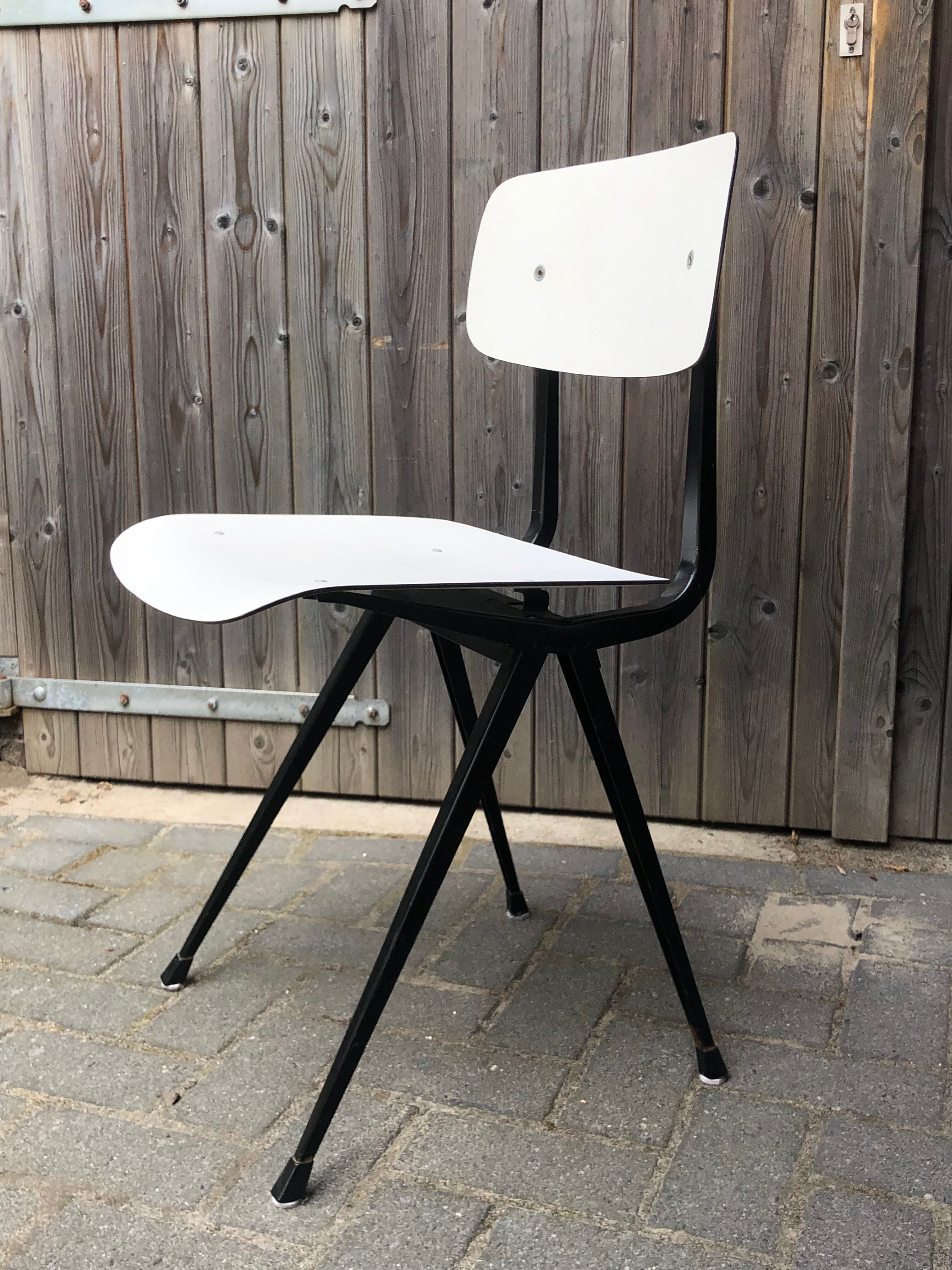 Desk and chair by Friso Kramer Ahrend de Cirkel Result