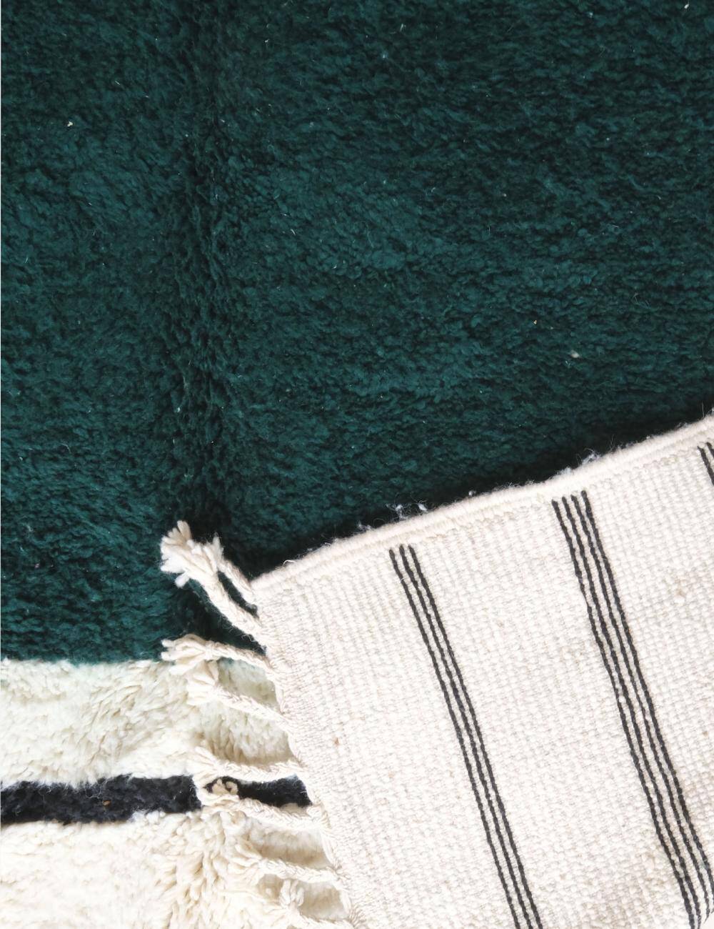 Contemporary Green Rug - 276 x 184 cm