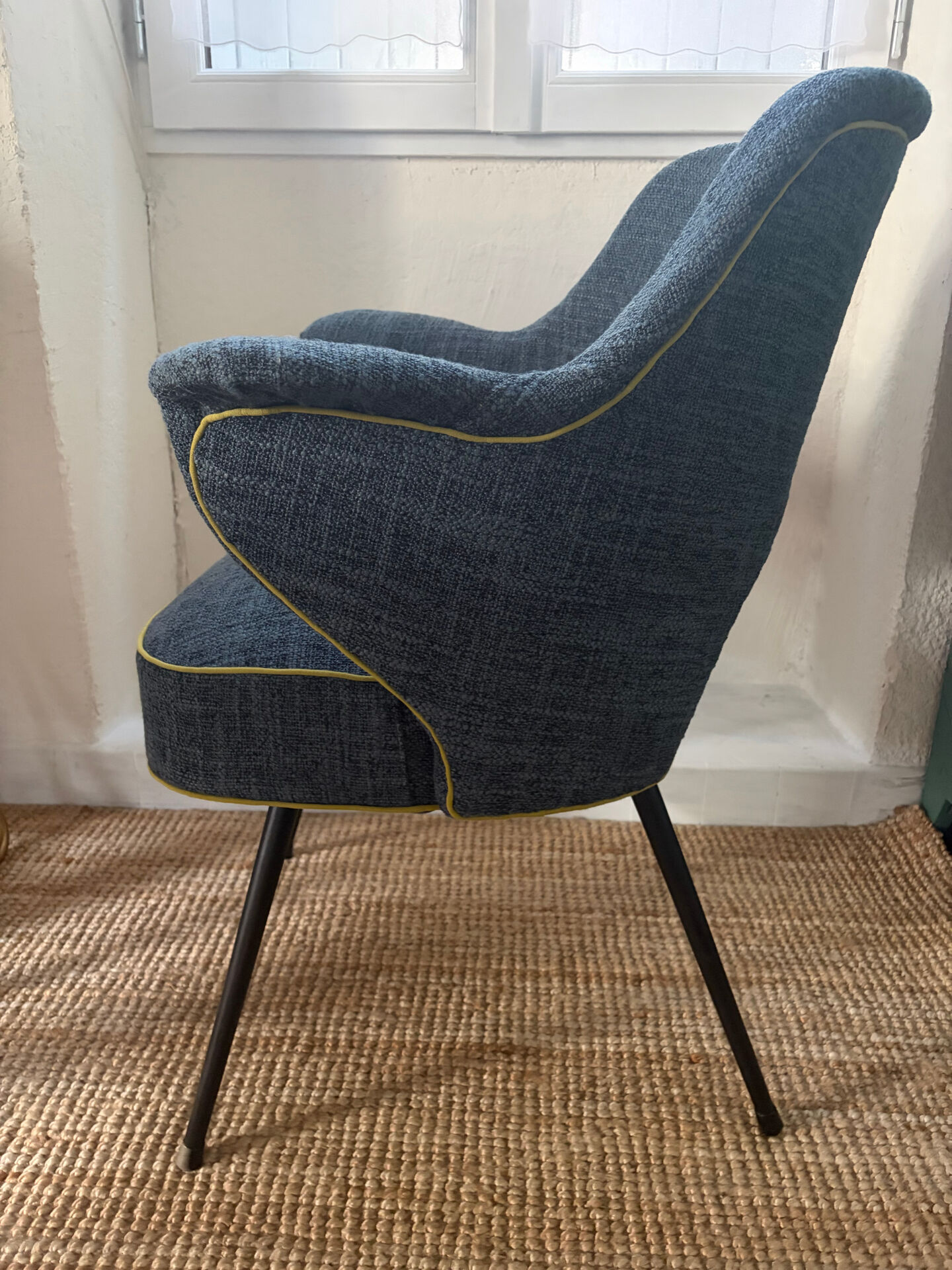 Conference style executive chair